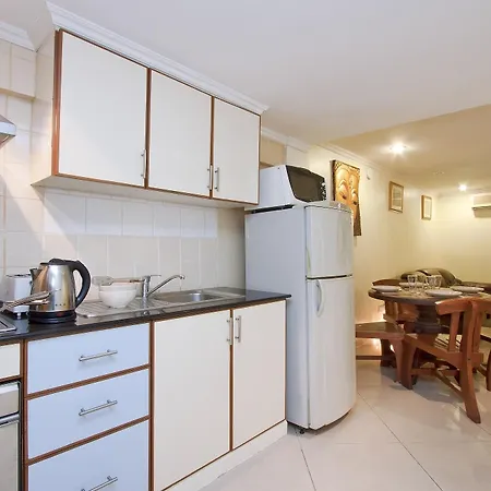 Argyle Apartments Pattaya Exterior photo