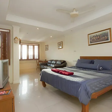 Argyle Apartments Pattaya Exterior photo