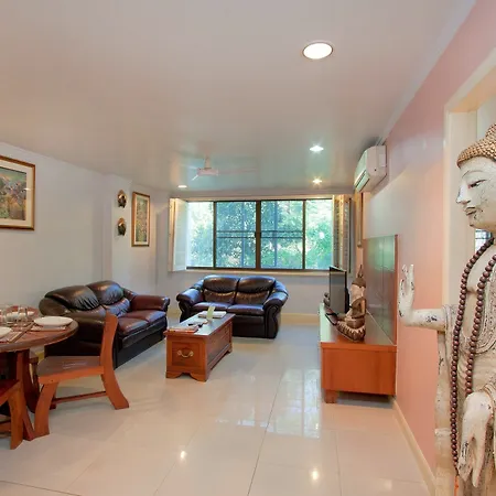 Argyle Apartments Pattaya Exterior photo