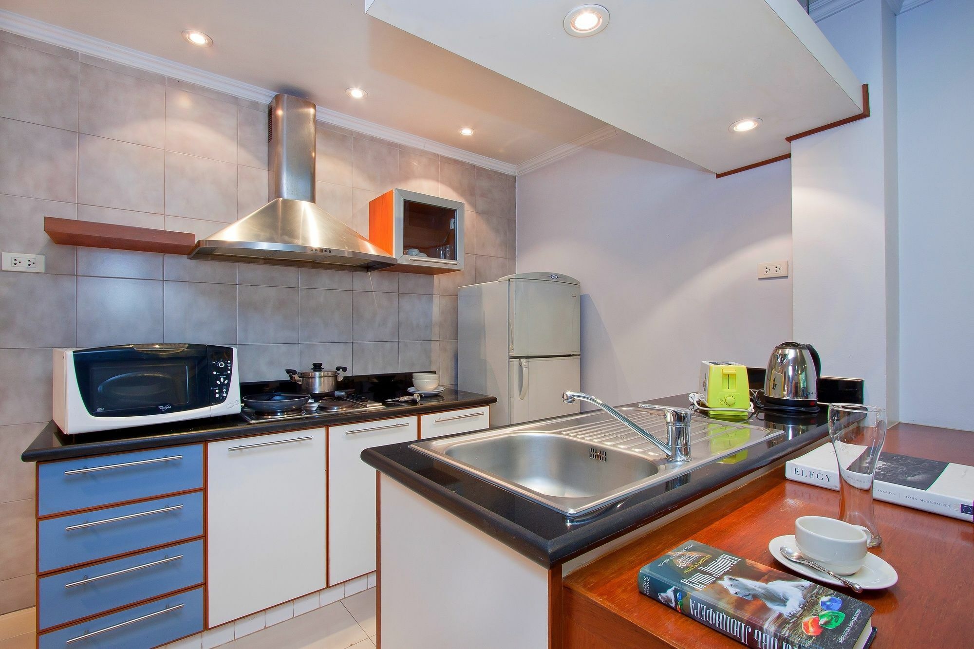Argyle Apartment *