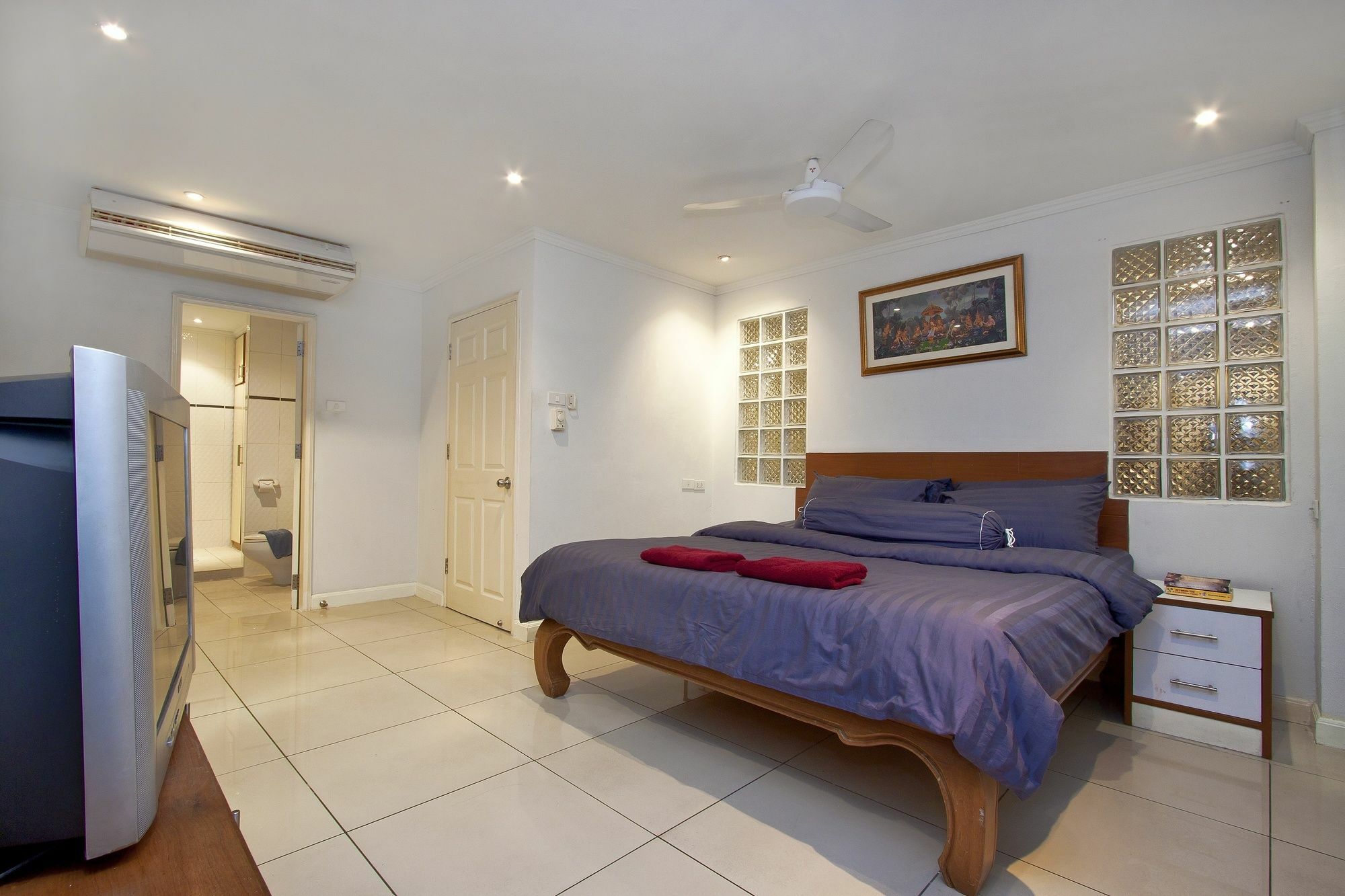 Argyle Apartment